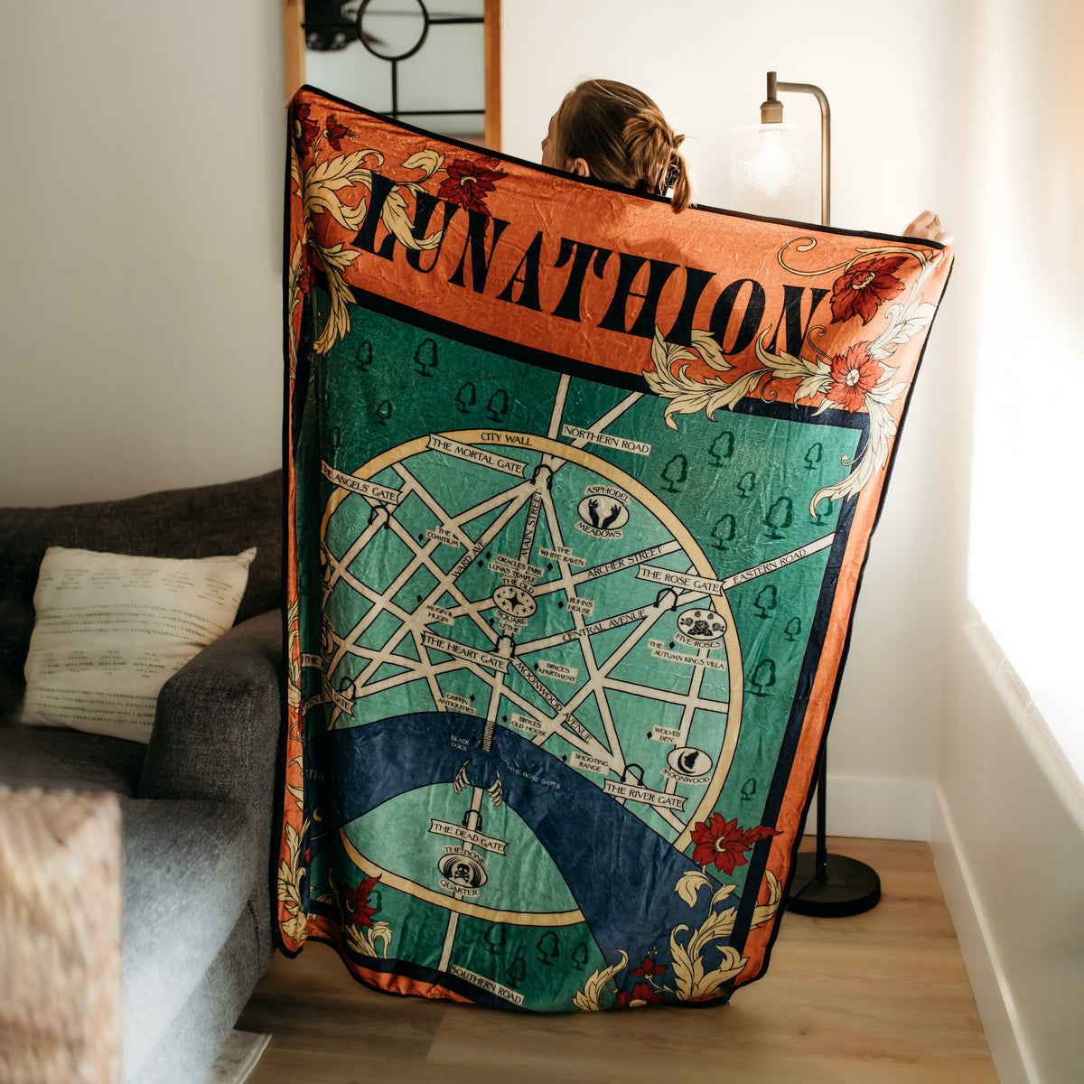 Bookish Box: outlet Maas Wanderlust Feysand Blanket